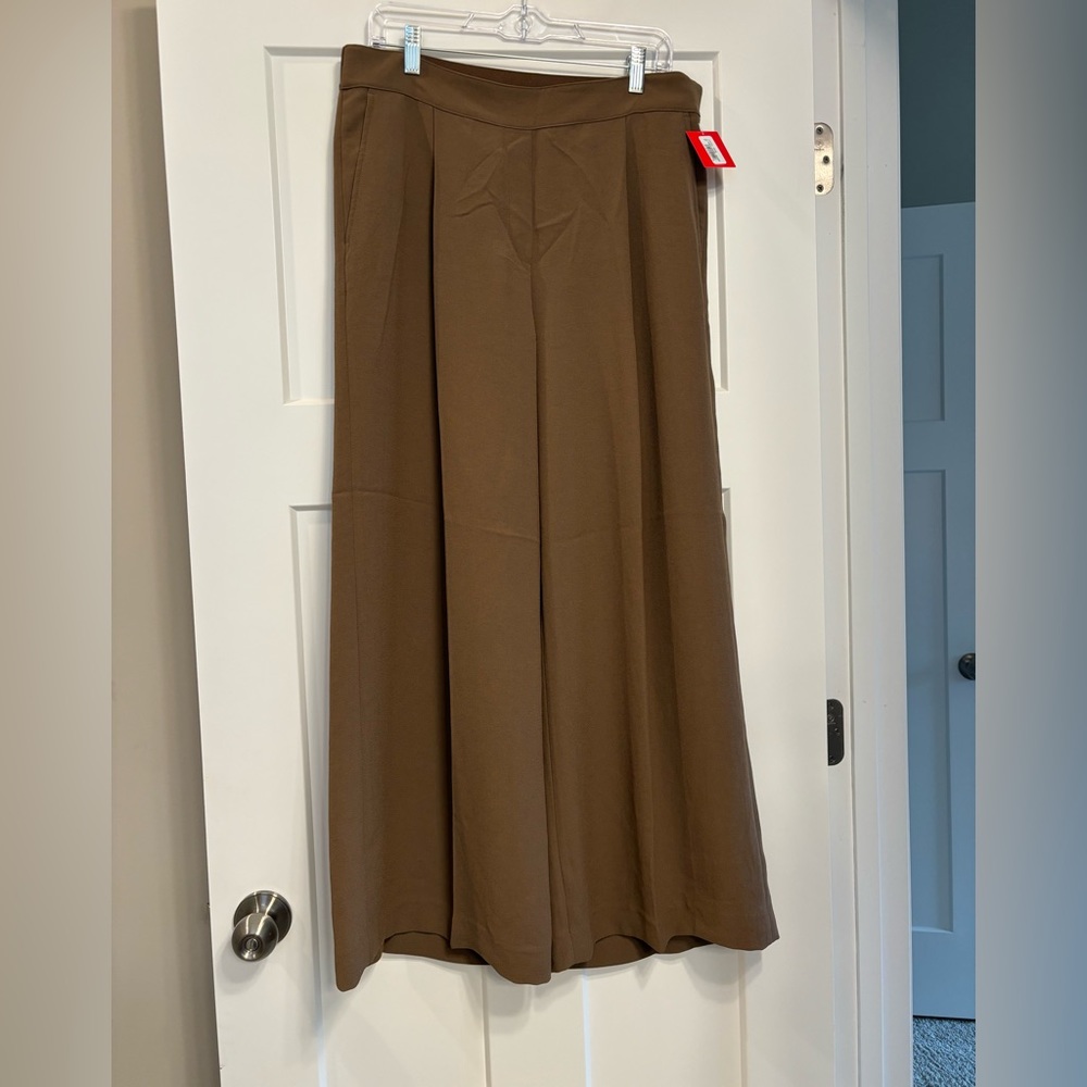 NWT XL Petite Spanx pull on crepe pleated dress pants.